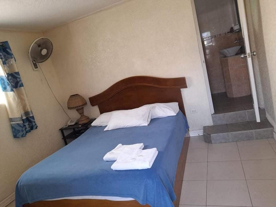 Blue Rock Resort Olongapo Esterno foto