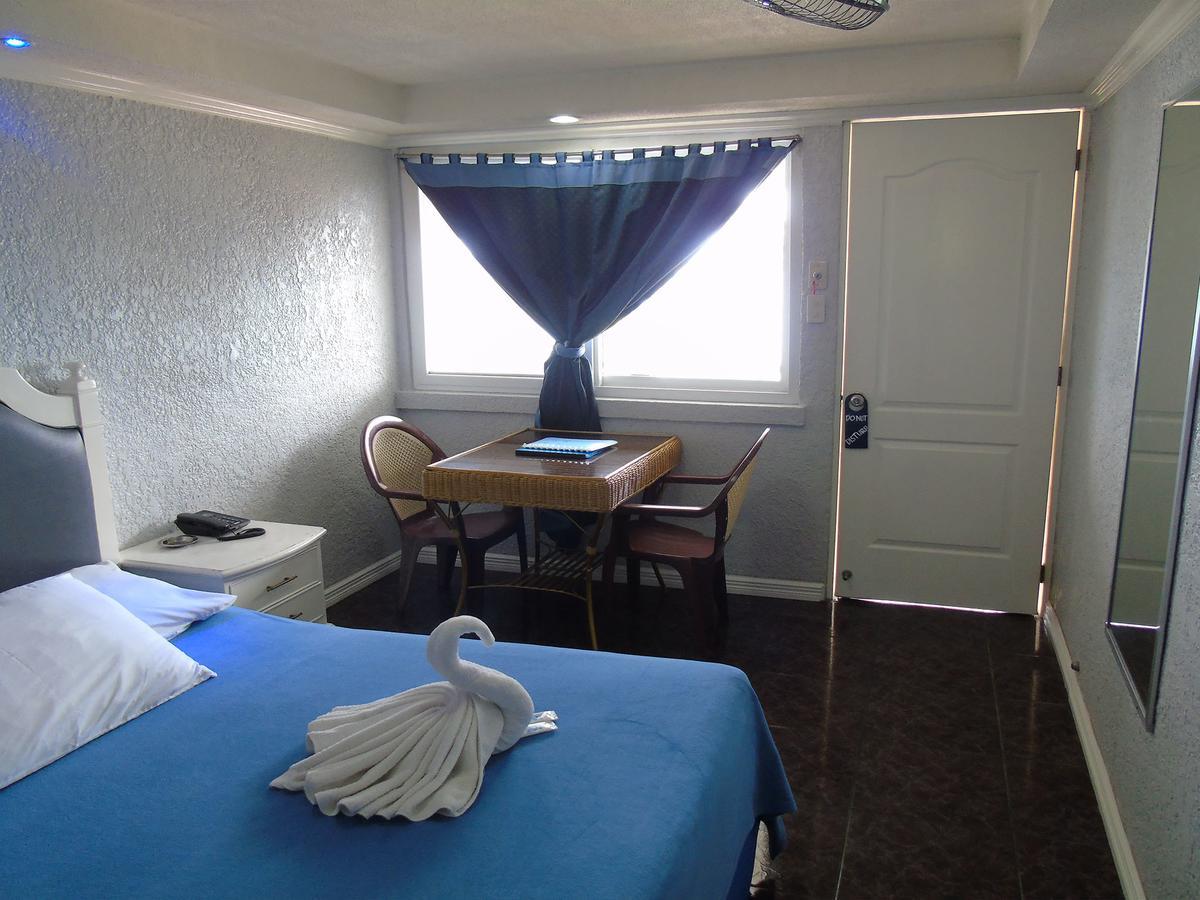 Blue Rock Resort Olongapo Esterno foto